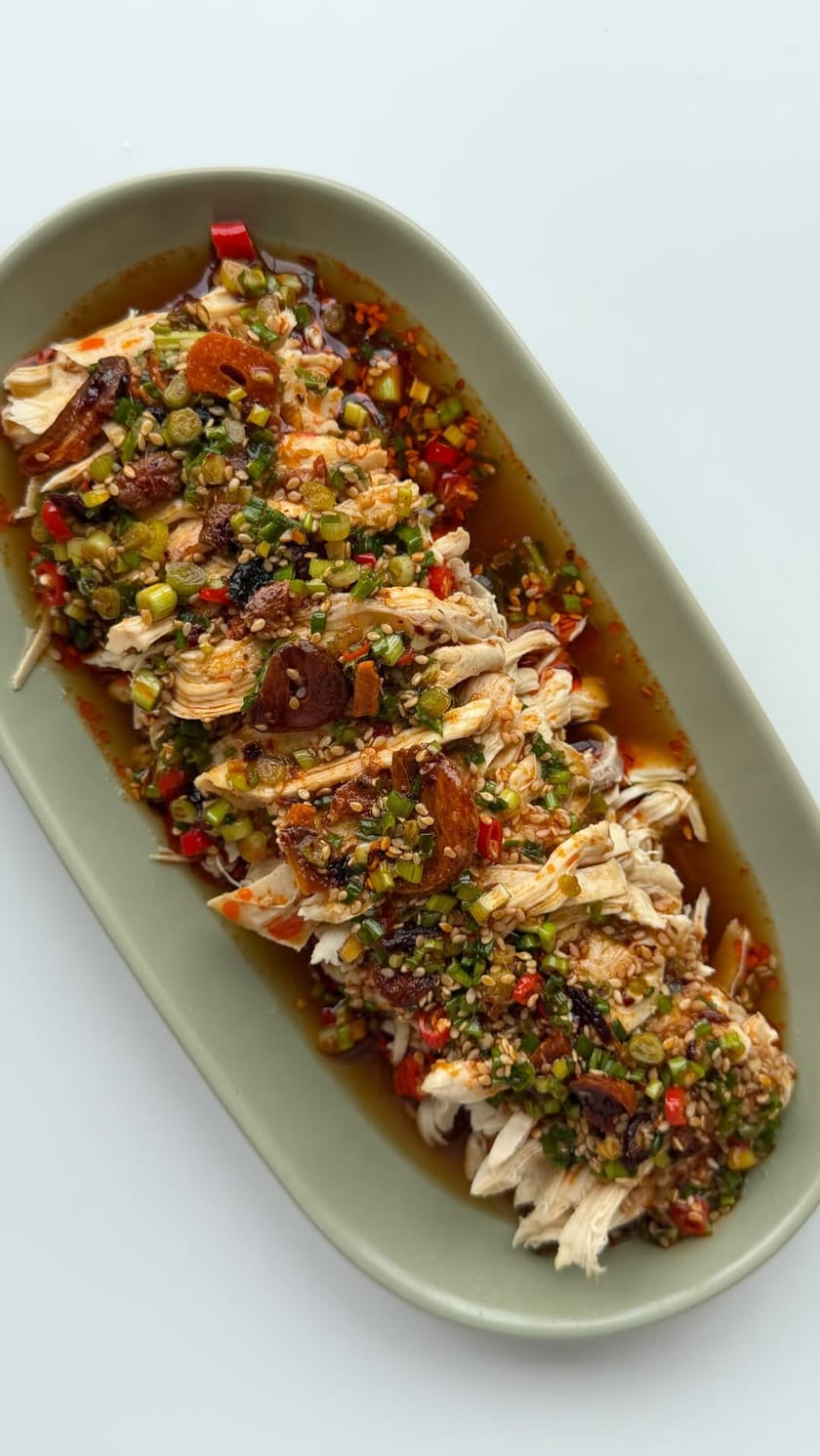 Photo du plat : Poulet Poché Épicé, Sauce Piment et Oignons Nouveaux